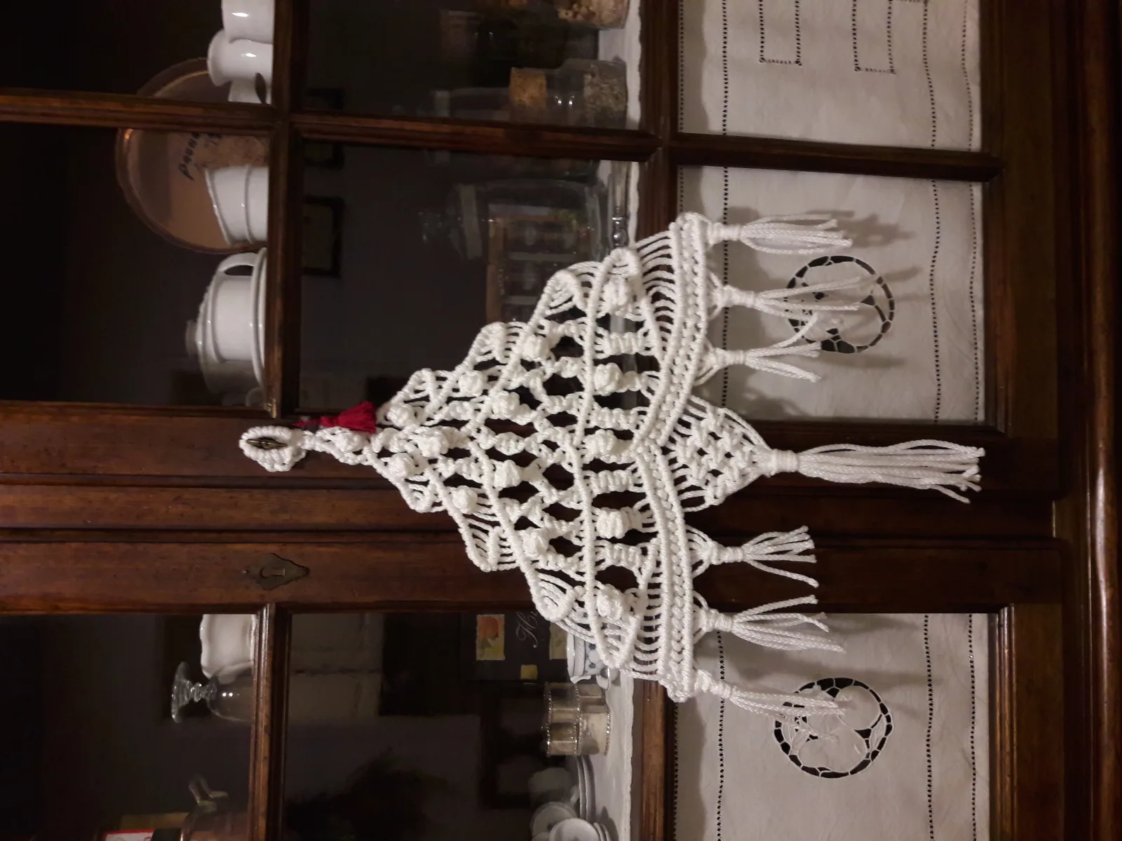 Lavorazione merletto in macramé realizzato con corda cava 4mm, poliestere 100%