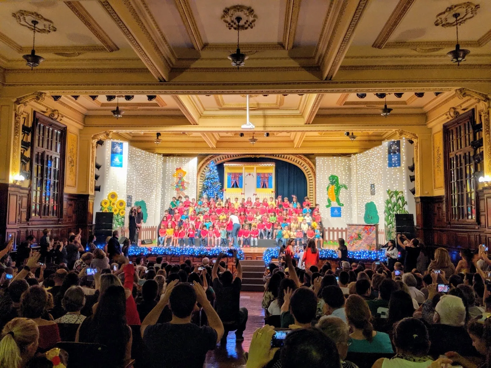 End of school year children's presentation at the school's theater stage. The presentation took place in December 7th, 2019 at a Brazilian Roman Catholic school named Colégio Arquidiocesano. 
The stage depicts characters of Monteiro Lobato.