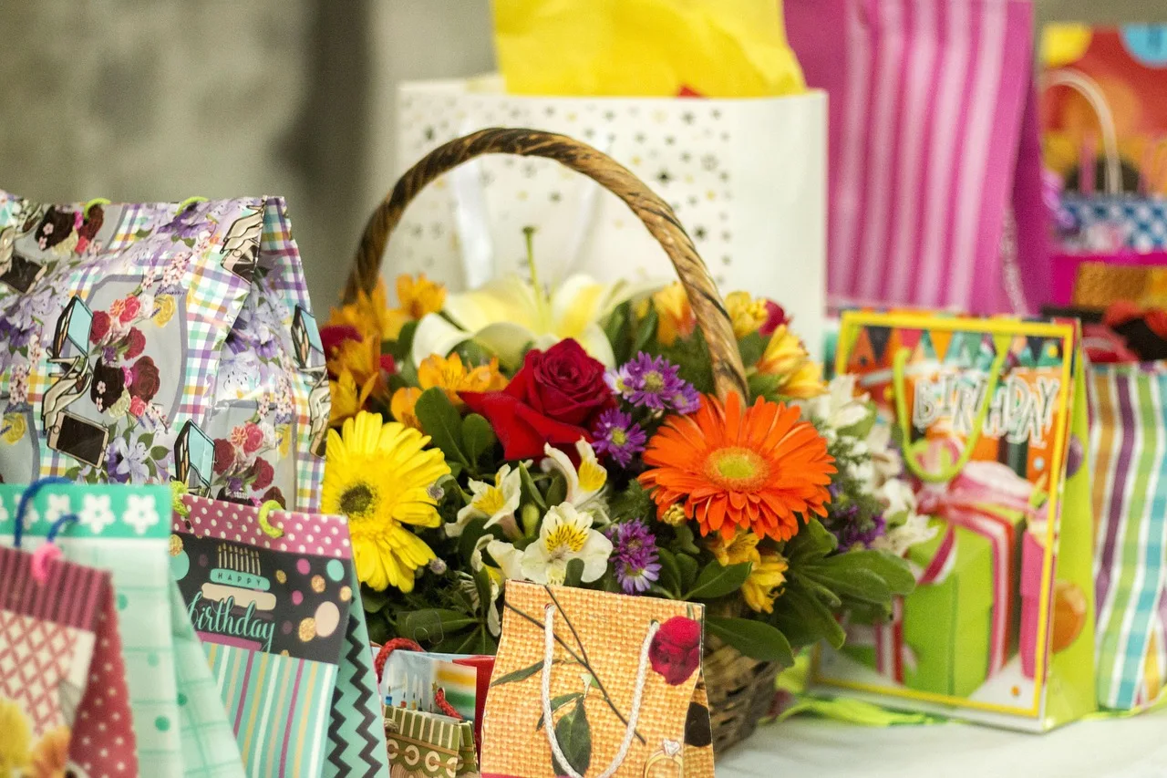 gift, surprise, prezent, prezenty, niespodzianka, pakiet, opakowanie, dekoracje, prawdziwym, wszystkiego najlepszego z okazji urodzin, radość, rocznica, opakowane, uroczystość