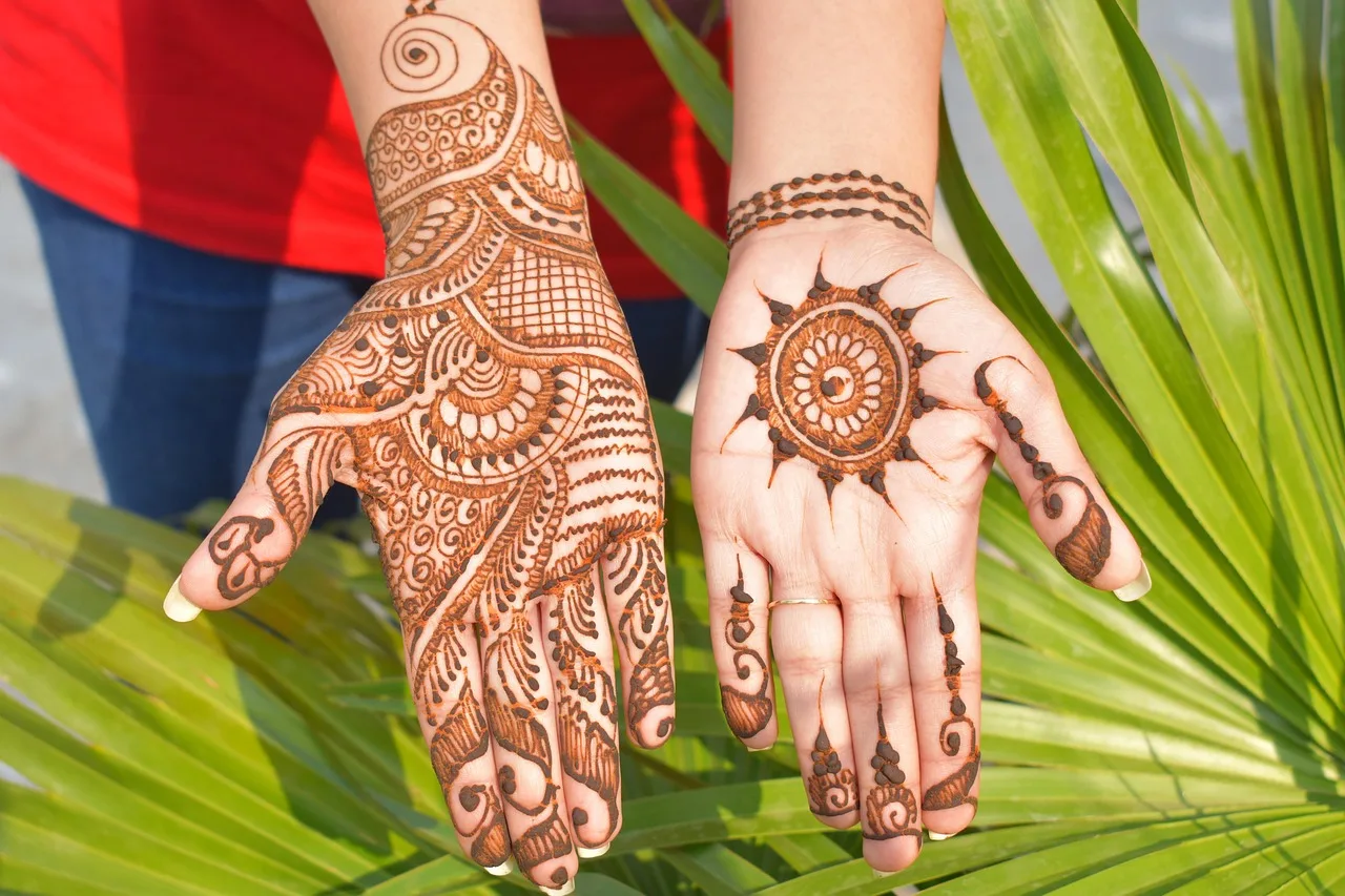 mehndi, ozdobne wzory, henna, piękne dłonie, karvachauth