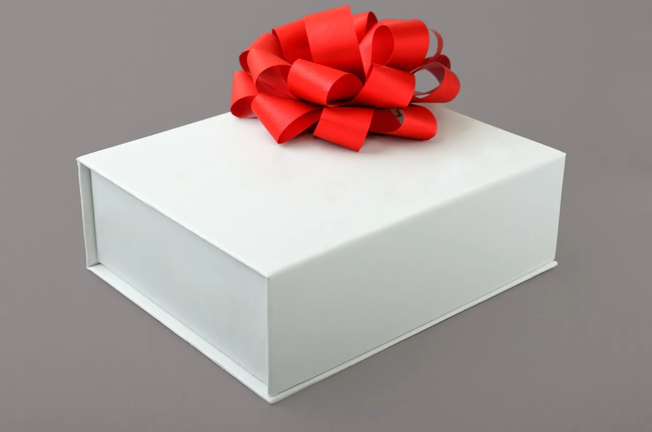 packing, prezent, bow, ribbon, box, papier, package, wrapping, anniversary, uroczystość, giving, packaging, święto, dekoracja, surprise, joy, cheerful, fun, ornate, ornament, event, karton, elegance, traditional, piękno, packing, box, box, box, box, box, package, package, package, package, package, surprise, surprise, surprise, karton