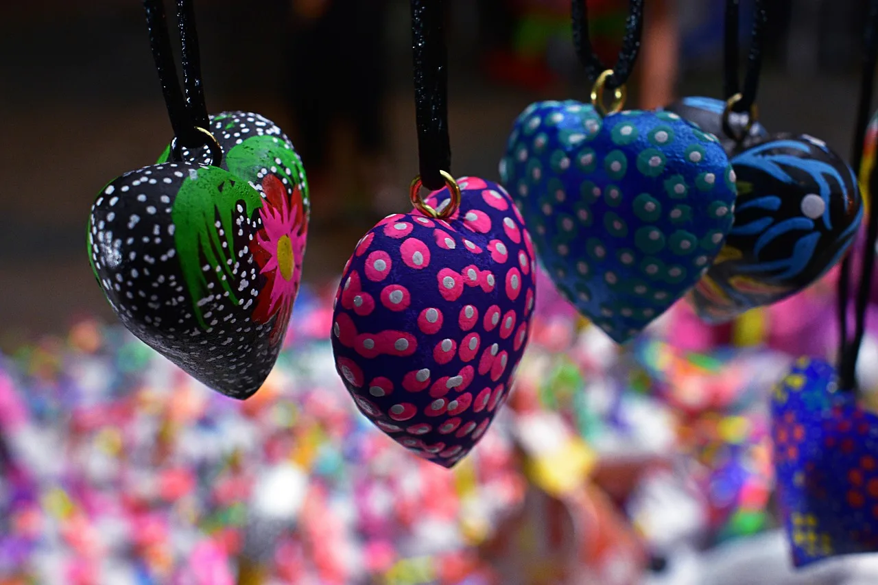 heart, serce, miłość, prezent, drewno, uczucia, przyjaźń, romantyczny, sztuka, gift, present, meksykański, handcrafts, meksyk, oaxaca, kultura, dziedzictwo, regionalne, rękodzieło, figures, figury, kolorowy