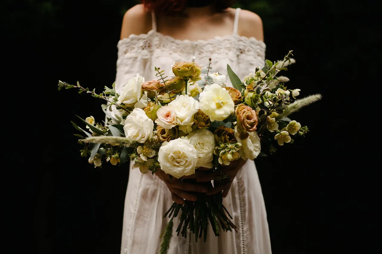 bouquet, flower, bunch, bundle, beautiful flowers, nature, wedding, flower wallpaper, people, girl, white, flower background, gown, black wedding