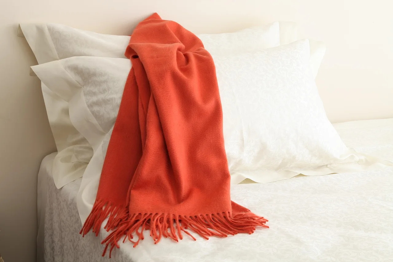 szalik, pashmina, bed, sheet, poduszka, sypialnie