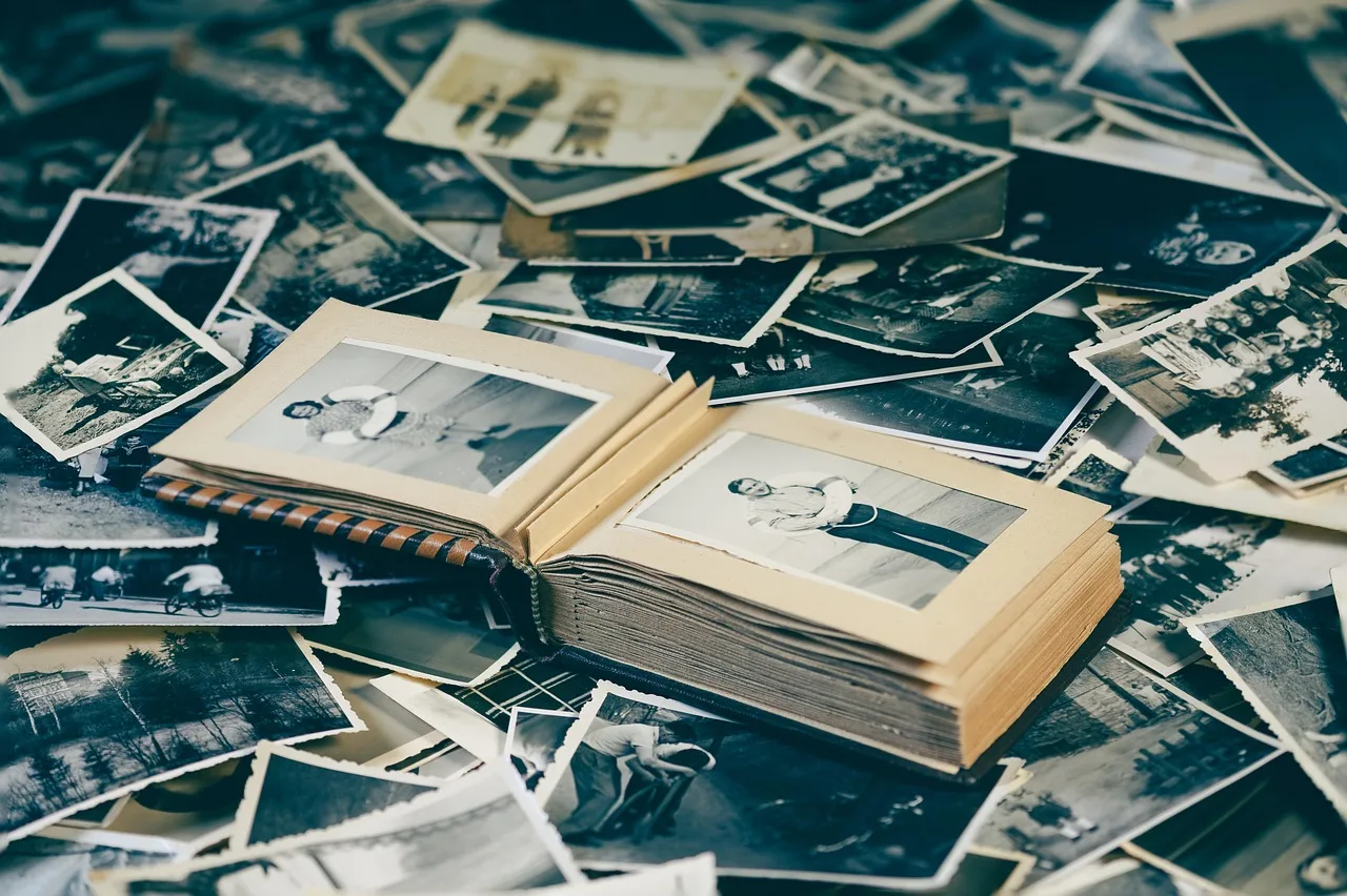 zdjęcia, nostalgia, retro, fotografia, kobieta, facet, wspomnienia, album fotograficzny, zdjęcia, fotografia, wspomnienia, wspomnienia, wspomnienia, wspomnienia, wspomnienia