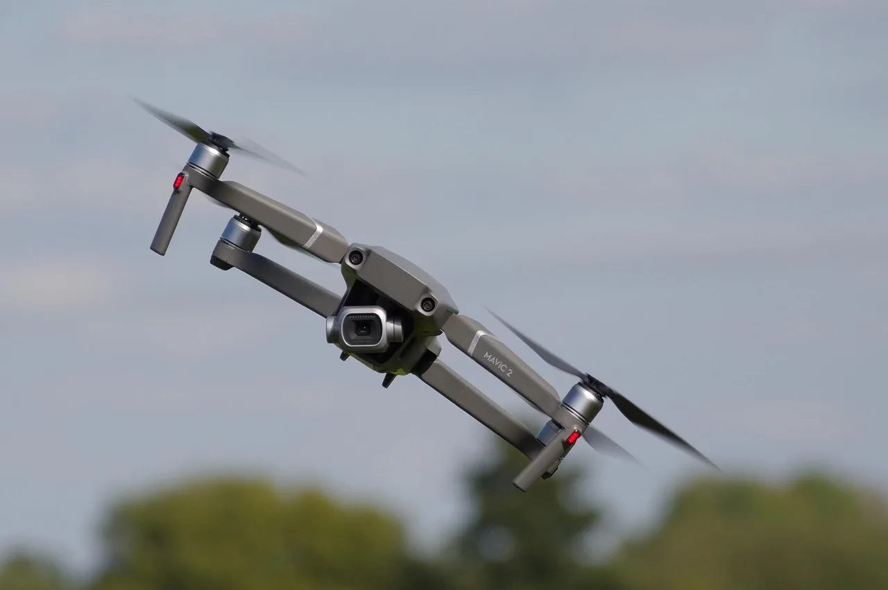 mavic 2, drone, dynamiczny, akcja, bokeh, zamazany, technologia, mavic, dji, pochylenia, nachylenie, ostry zakręt, natura, alsterska łąka, łąka, krajobraz, drone, drone, drone, drone, drone, dji