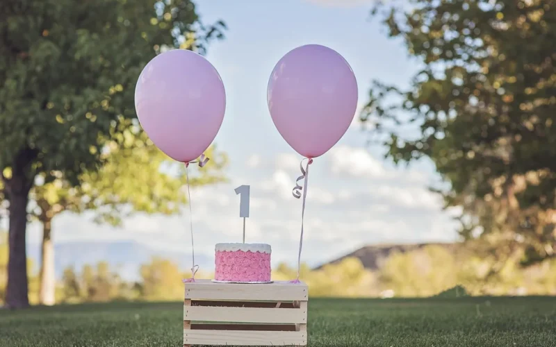 wszystkiego najlepszego z okazji urodzin, ciasto, ciasto podzielić, balony, różowy, dziecko, dziewczynka, mało, dzieciństwo, kamienie milowe, szczęśliwy, uroczystość, kartka z okazji urodzin, karta, świętować, dekoracja, powitanie, kolorowy, niespodzianka, święto, projekt, zabawa, szczęście, prezent, uroczysty, teraźniejszość, dekoracyjny, życzenie, urodziny tło