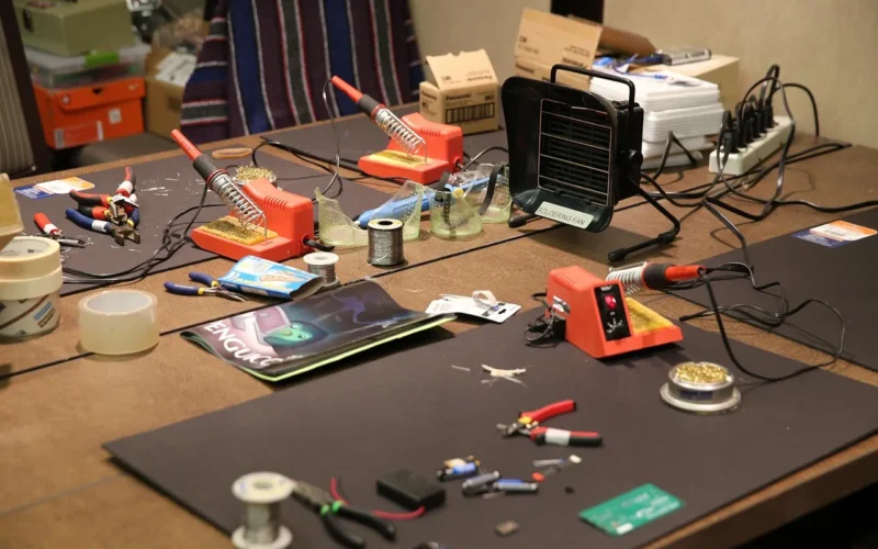 stacja lutownicza, zestaw arduino, elektronika, płytka, hakerspace, twórca przestrzeni
