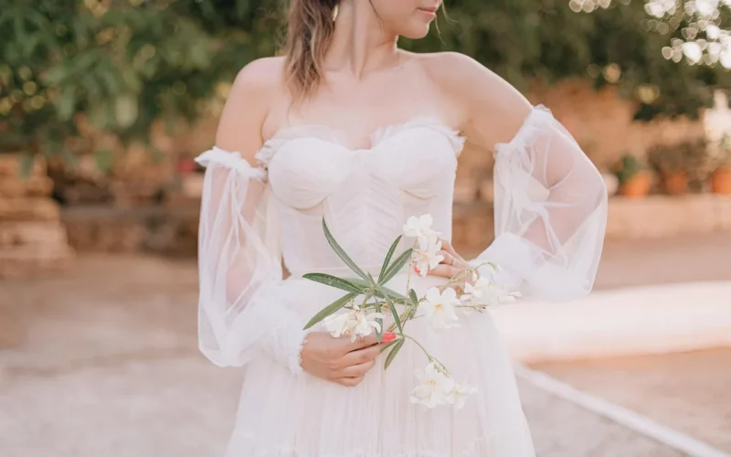 woman, flower, kwiat tło, beauty, piękne kwiaty, fashion, hand, summer, nature, sexy, female, care, glamour, spa, tapeta kwiatowa, caucasian, bouquet, skincare, mood, sunflower, sunset, colourful, luxurious, wellness, relaxation, bride