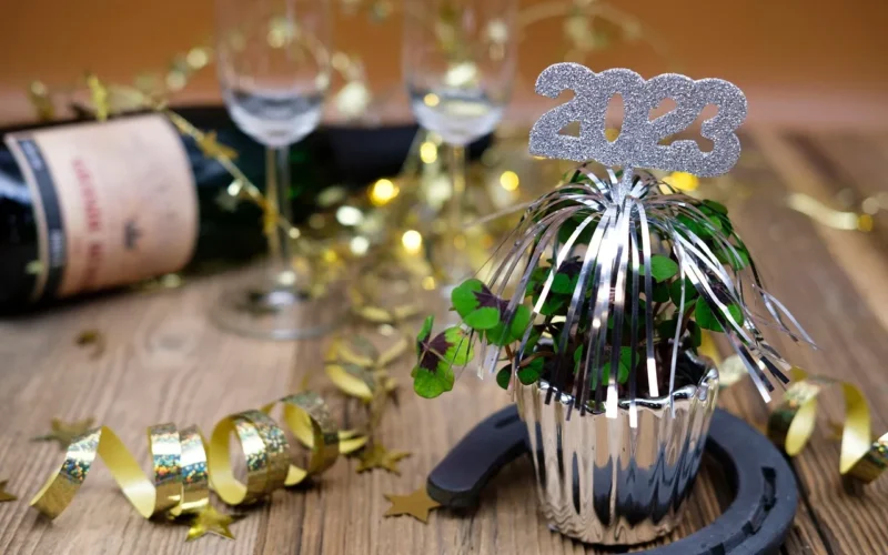 sylwester, new year's day, świętować, podkowa, czterolistna koniczyna, szczęście, 2023