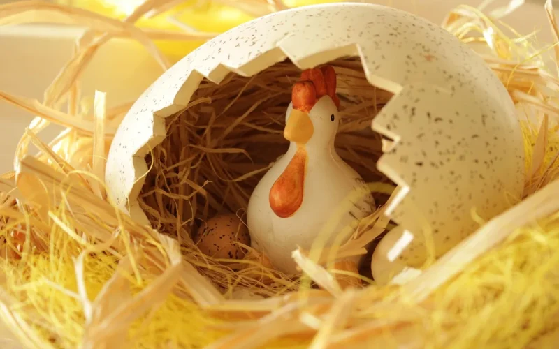 easter theme, wielkanoc, figure, chicken, ceramic, sitting, easter eggs, kolorowy, colored, wiosna, happy easter, easter greeting, greeting card, egg, dekoracja, easter decoration, tradition, natura, easter decor, easter greetings, ornament, dekoracyjny