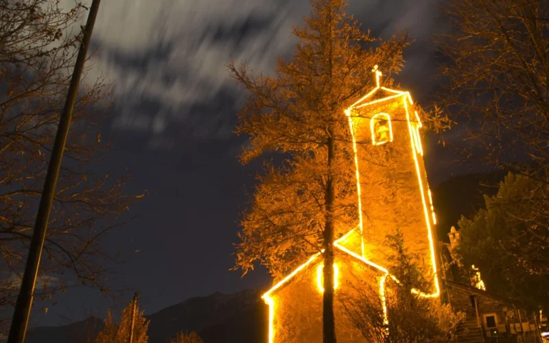 kościół, boże narodzenie, lekki, oświetlenie świąteczne, religia, religijny, chrześcijanin, święty, chrześcijaństwo, święto, uroczystość, katolicki, duchowy, wiara, brązowy świętować