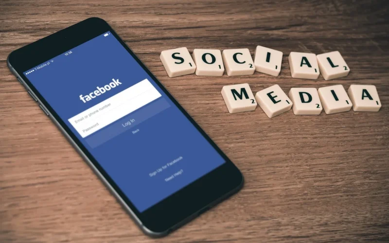 mediów społecznych, facebook, smartfon, iphone, mobilny, głoska bezdźwięczna, sieć, internet, sieci społecznej, sieć społecznościowa, multimedia, facebook, facebook, facebook, facebook, facebook, internet